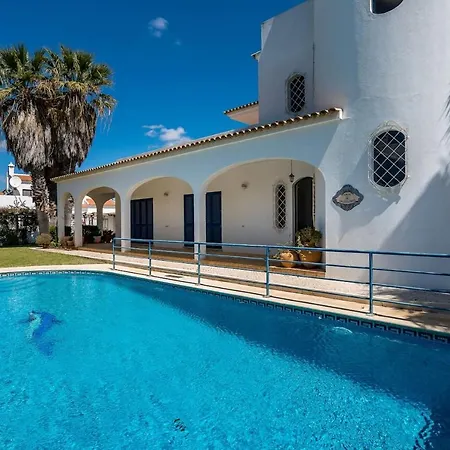 Castelinho - Pool - Beach - Free Wifi - Air Con Apartment