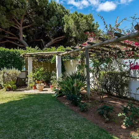 Castelinho - Pool - Beach - Free Wifi - Air Con *