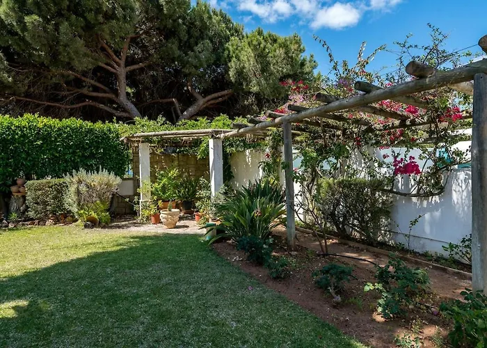 Castelinho - Pool - Beach - Free Wifi - Air Con *