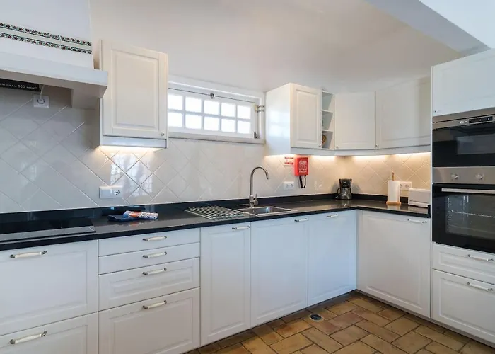 Castelinho - Pool - Beach - Free Wifi - Air Con *