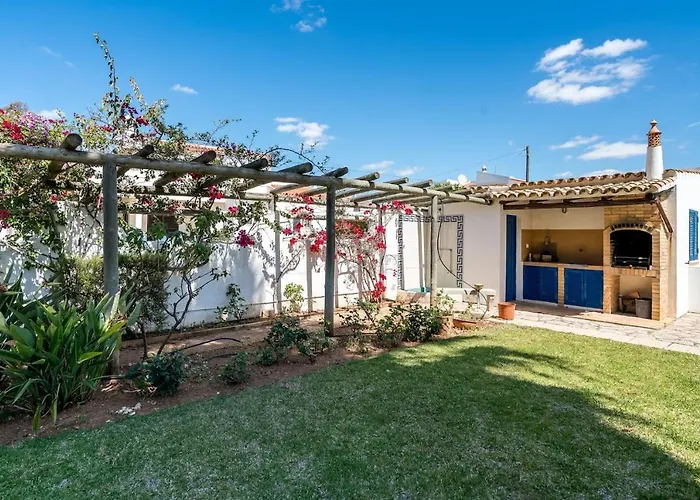 Castelinho - Pool - Beach - Free Wifi - Air Con