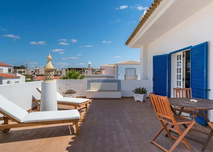 Castelinho - Pool - Beach - Free Wifi - Air Con