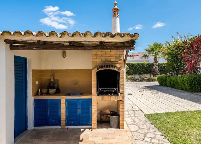 Castelinho - Pool - Beach - Free Wifi - Air Con Apartment