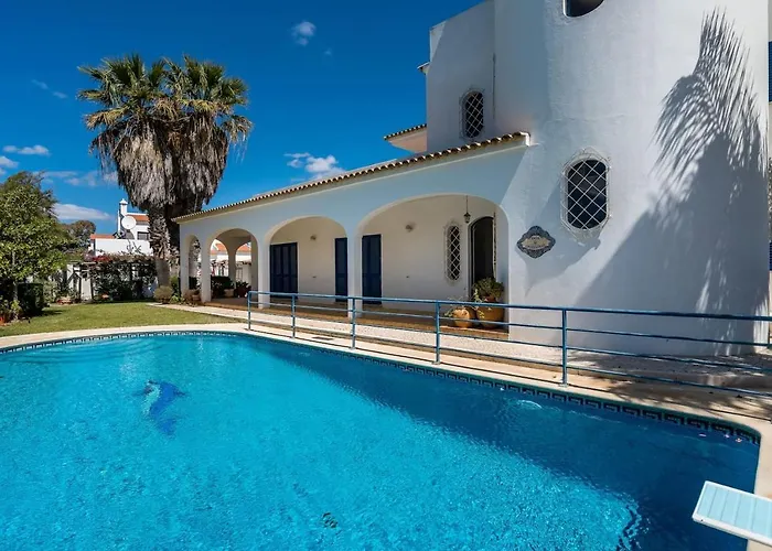 Castelinho - Pool - Beach - Free Wifi - Air Con Apartment