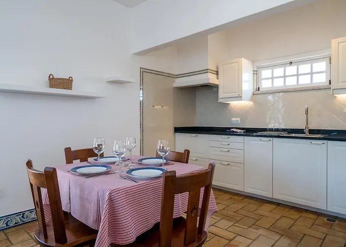 Castelinho - Pool - Beach - Free Wifi - Air Con *